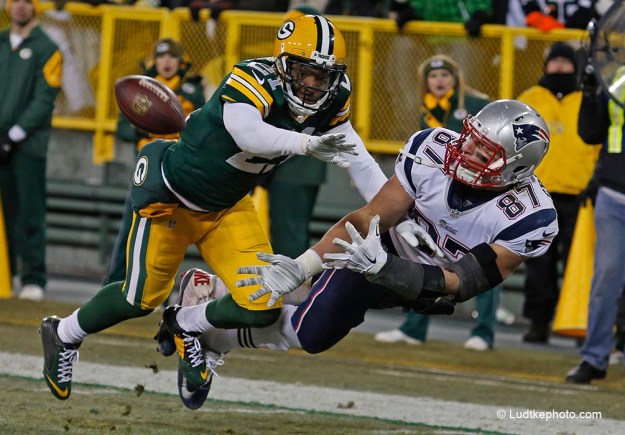 Patriots Packers Football