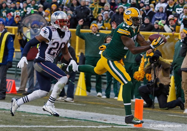 Patriots Packers Football