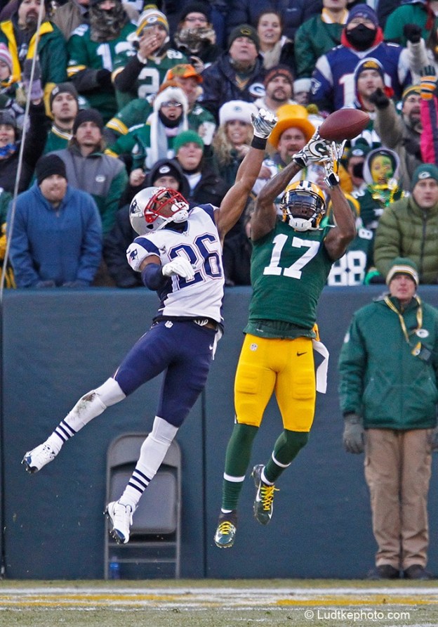 Patriots Packers Football